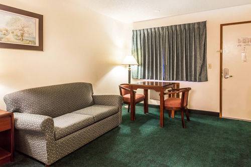 Imagen de la habitación del Hotel Econolodge Everett. Foto 3