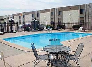 Imagen de la piscina del Hotel Econolodge Inn & Suites Wichita. Foto 3