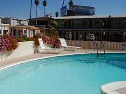 Imagen de la piscina del Hotel Econolodge & Suites. Foto 3