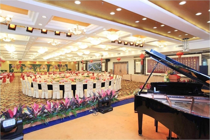 Imagen del bar/restaurante del Hotel Economic Trade. Foto 4