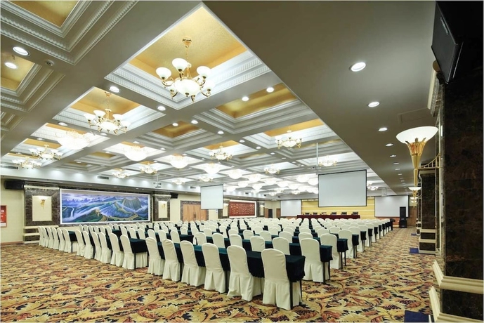 Imagen de los interiores del Hotel Economic Trade. Foto 13
