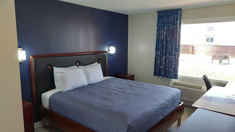 Imagen de la habitación del Hotel Economy 7 Inn Hampton. Foto 2