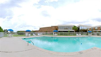 Imagen de la piscina del Hotel Economy Inn And Suites. Foto 16