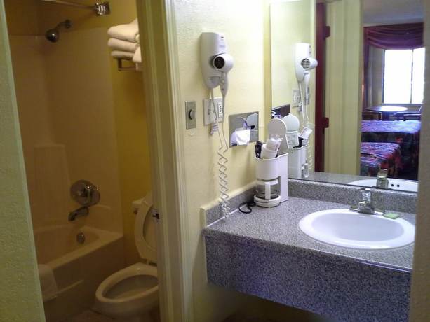Imagen de la habitación del Hotel Economy Inn And Suites, Tulsa . Foto 8