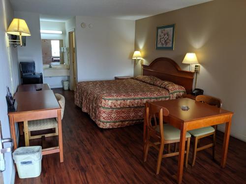 Imagen de la habitación del Hotel Economy Inn Express, Pecan Grove. Foto 4