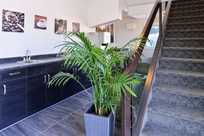 Imagen de los interiores del Hotel Economy Inn. Foto 18