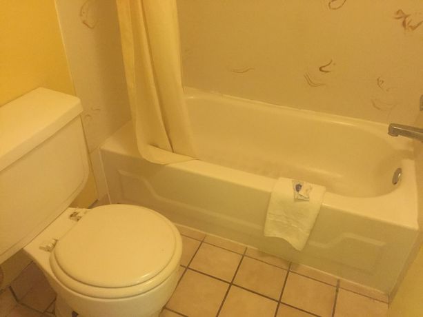 Imagen de la habitación del Hotel Economy Inn, Farmington. Foto 5