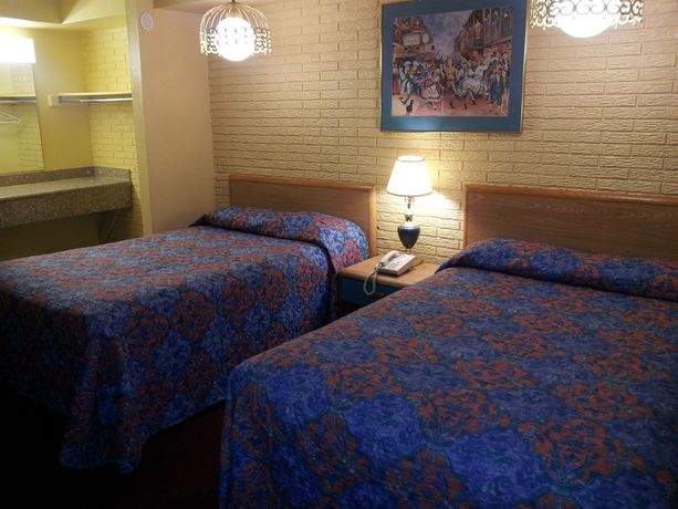Imagen de los interiores del Hotel Economy Inn, Farmington. Foto 11