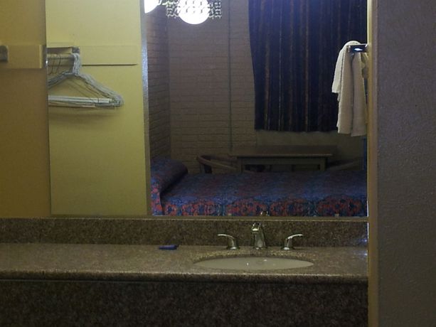 Imagen de la habitación del Hotel Economy Inn, Farmington. Foto 7