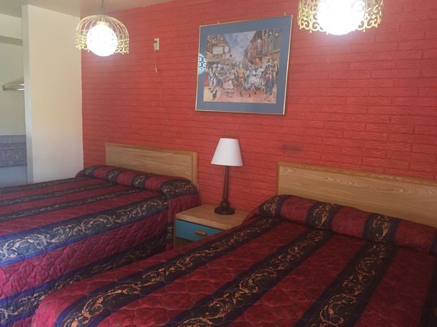 Imagen de los interiores del Hotel Economy Inn, Farmington. Foto 13