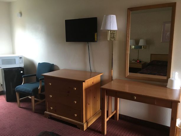 Imagen de la habitación del Hotel Economy Inn, Fresno. Foto 8