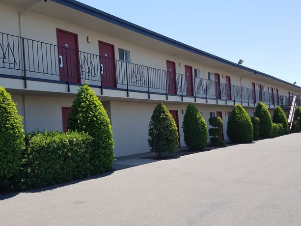 Imagen de los interiores del Hotel Economy Inn, Fresno. Foto 12