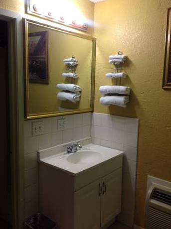 Imagen de la habitación del Hotel Economy Inn - Granite City. Foto 4