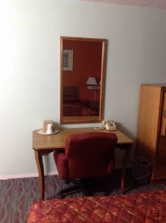 Imagen de la habitación del Hotel Economy Inn - Granite City. Foto 6