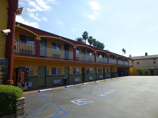 Imagen de los exteriores del Hotel Economy Inn Hollywood. Foto 14