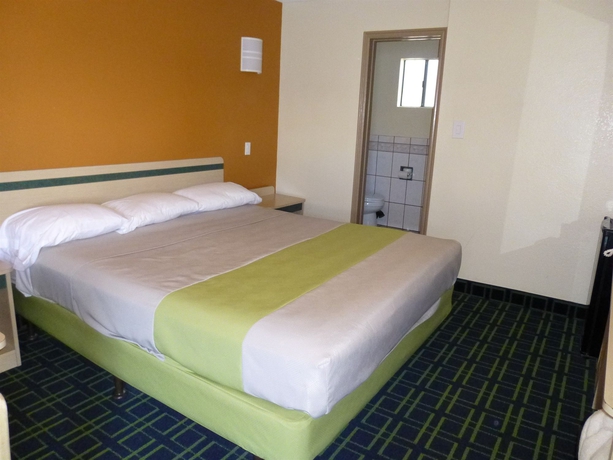 Imagen de la habitación del Hotel Economy Inn Hollywood. Foto 11