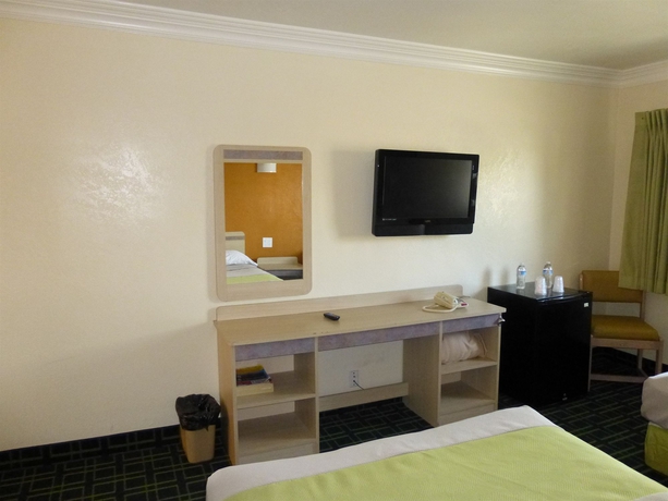 Imagen de la habitación del Hotel Economy Inn Hollywood. Foto 12