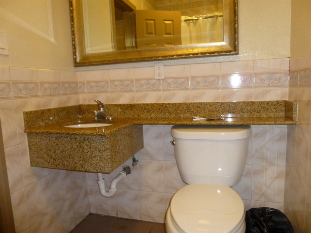 Imagen de la habitación del Hotel Economy Inn Hollywood. Foto 13