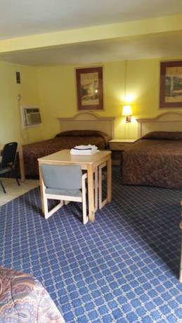 Imagen de la habitación del Hotel Economy Inn Kingsville. Foto 3