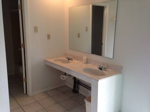 Imagen de la habitación del Hotel Economy Inn Lafayette. Foto 4