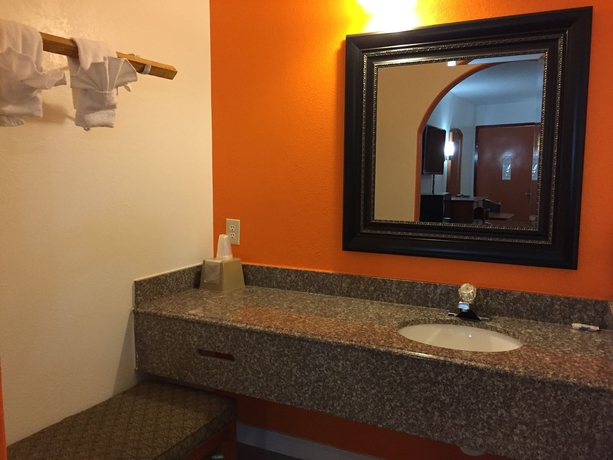 Imagen de la habitación del Hotel Economy Inn, Livingston. Foto 4