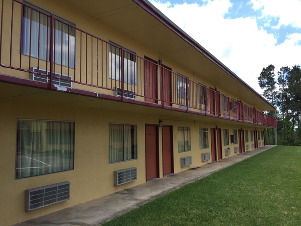 Imagen de los exteriores del Hotel Economy Inn, Livingston. Foto 10