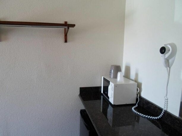 Imagen de la habitación del Hotel Economy Inn Morgan Hill. Foto 19
