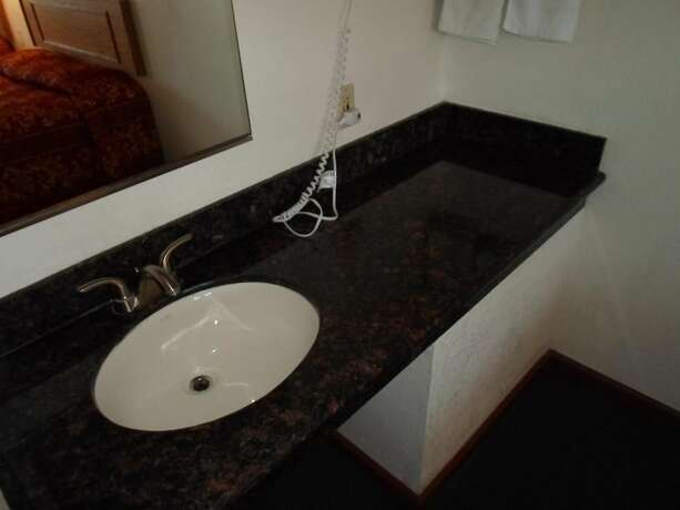 Imagen general del Hotel Economy Inn Morgan Hill. Foto 7