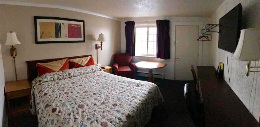 Imagen de la habitación del Hotel Economy Inn Of Bloomington. Foto 5