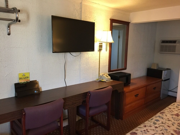 Imagen de la habitación del Hotel Economy Inn Of Bloomington. Foto 6