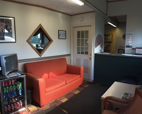 Imagen de los interiores del Hotel Economy Inn Of Bloomington. Foto 15