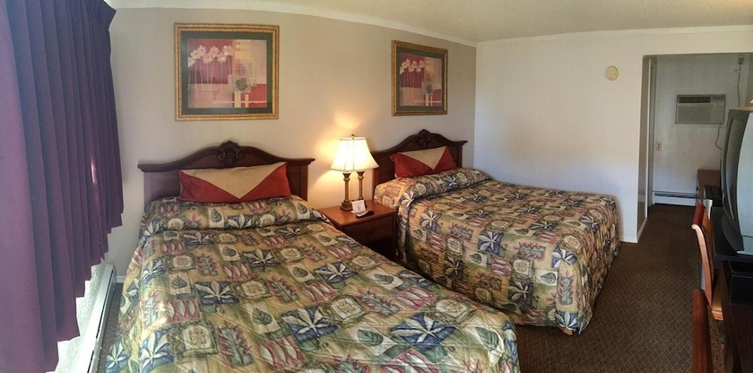 Imagen de la habitación del Hotel Economy Inn Of Bloomington. Foto 11