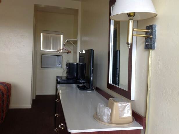 Imagen de la habitación del Hotel Economy Inn, Okeechobee. Foto 18