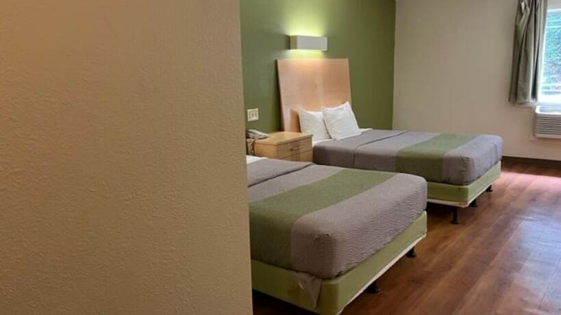 Imagen de la habitación del Hotel Economy Inn - Pittsburgh Airport. Foto 7