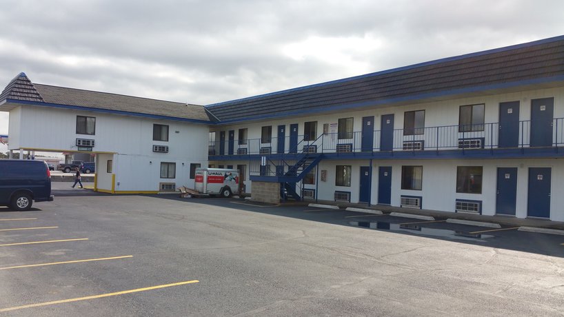 Imagen general del Hotel Economy Inn, Rensselaer. Foto 1