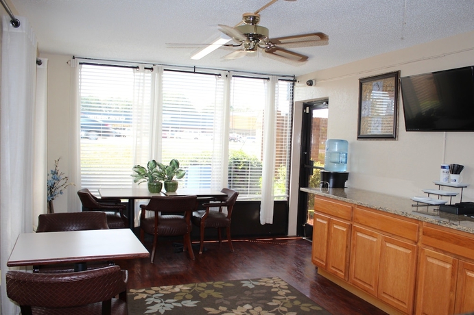 Imagen de los interiores del Hotel Economy Inn, Statesville. Foto 13