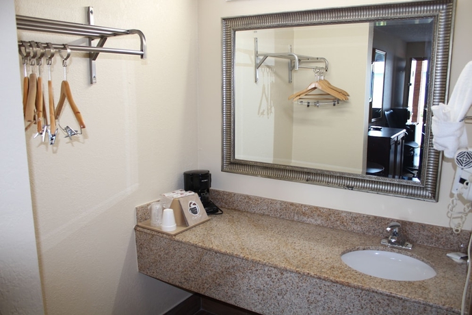 Imagen de la habitación del Hotel Economy Inn, Statesville. Foto 11