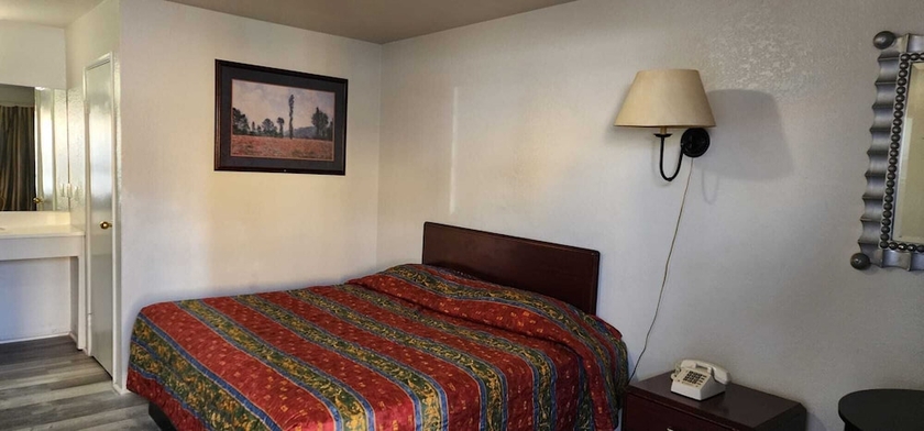 Imagen de la habitación del Hotel Economy Inn Victorville. Foto 7