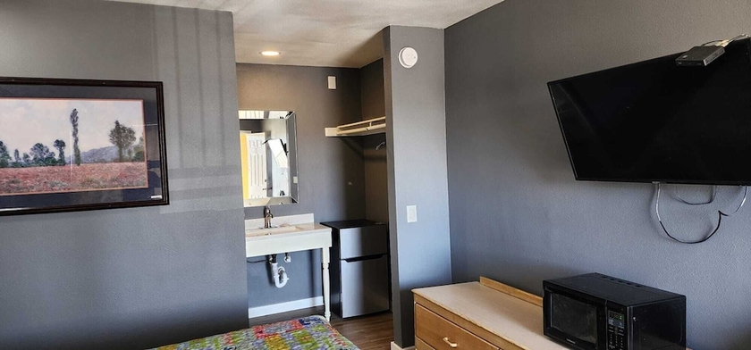 Imagen de la habitación del Hotel Economy Inn Victorville. Foto 9