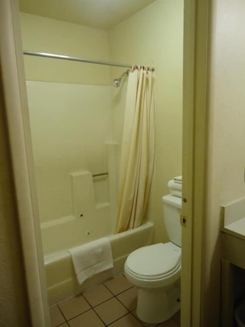 Imagen de la habitación del Hotel Economy Inn Victorville. Foto 11
