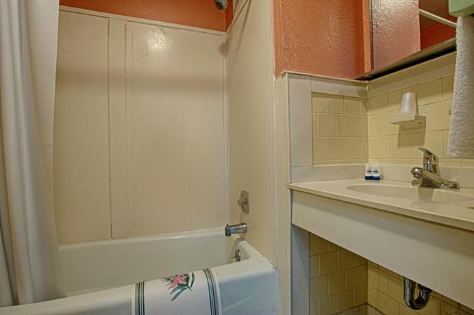 Imagen de la habitación del Hotel Economy Motel Inn and Suites. Foto 5