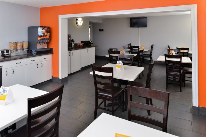 Imagen del bar/restaurante del Hotel Economy Stay and Suites Tacoma. Foto 2