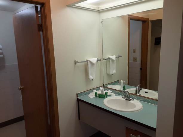 Imagen de la habitación del Hotel Economy Stay and Suites Tacoma. Foto 6