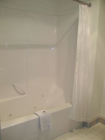 Imagen de la habitación del Hotel Economy Stay and Suites Tacoma. Foto 8