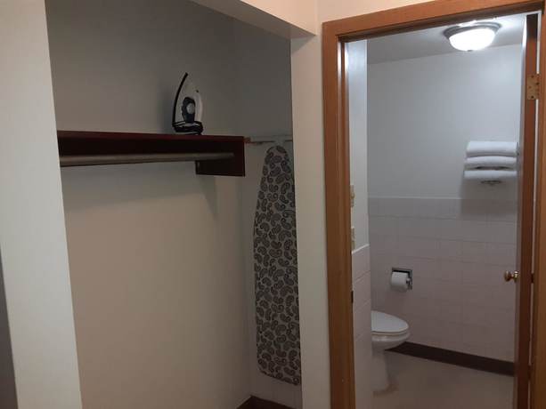 Imagen de la habitación del Hotel Economy Stay and Suites Tacoma. Foto 12