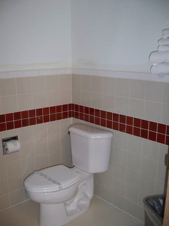 Imagen de la habitación del Hotel Economy Stay and Suites Tacoma. Foto 13