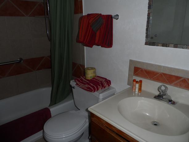 Imagen de la habitación del Hotel Economy Suites. Foto 3