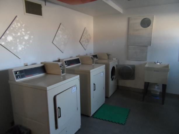 Imagen de los interiores del Hotel Economy Suites. Foto 12