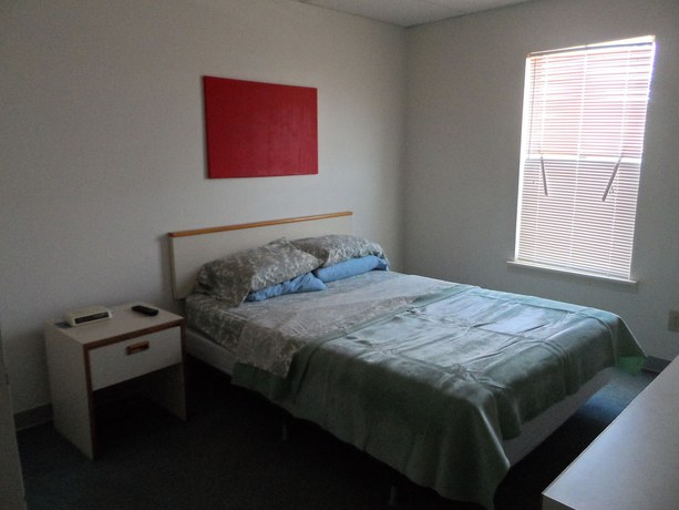 Imagen de la habitación del Hotel Economy Suites. Foto 6