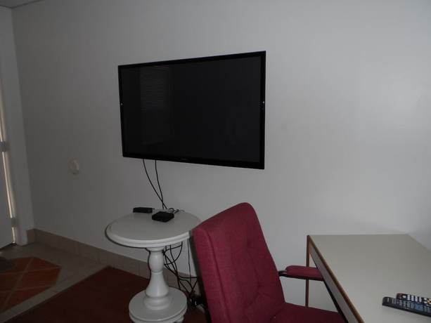 Imagen de la habitación del Hotel Economy Suites. Foto 10